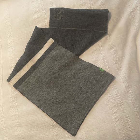 🩶BOSS Hugo Boss 2 tone grey Scarf - Picture 5 of 10
